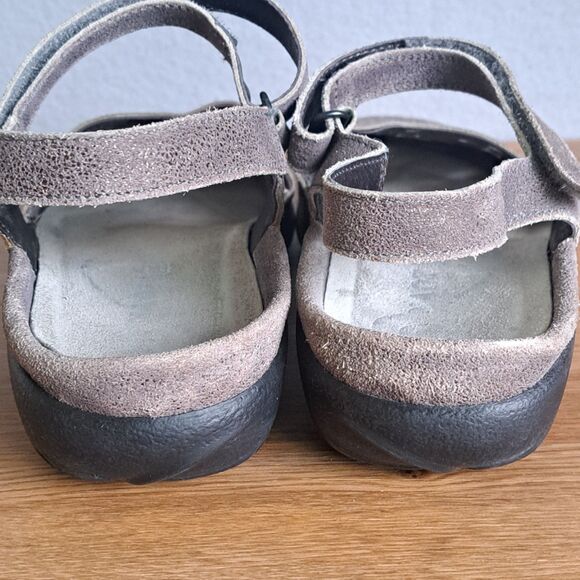 Naot Arataki Women’s 40 Silver Gray Leather Strappy Sandals Low Heel Mary Jane - Picture 4 of 13